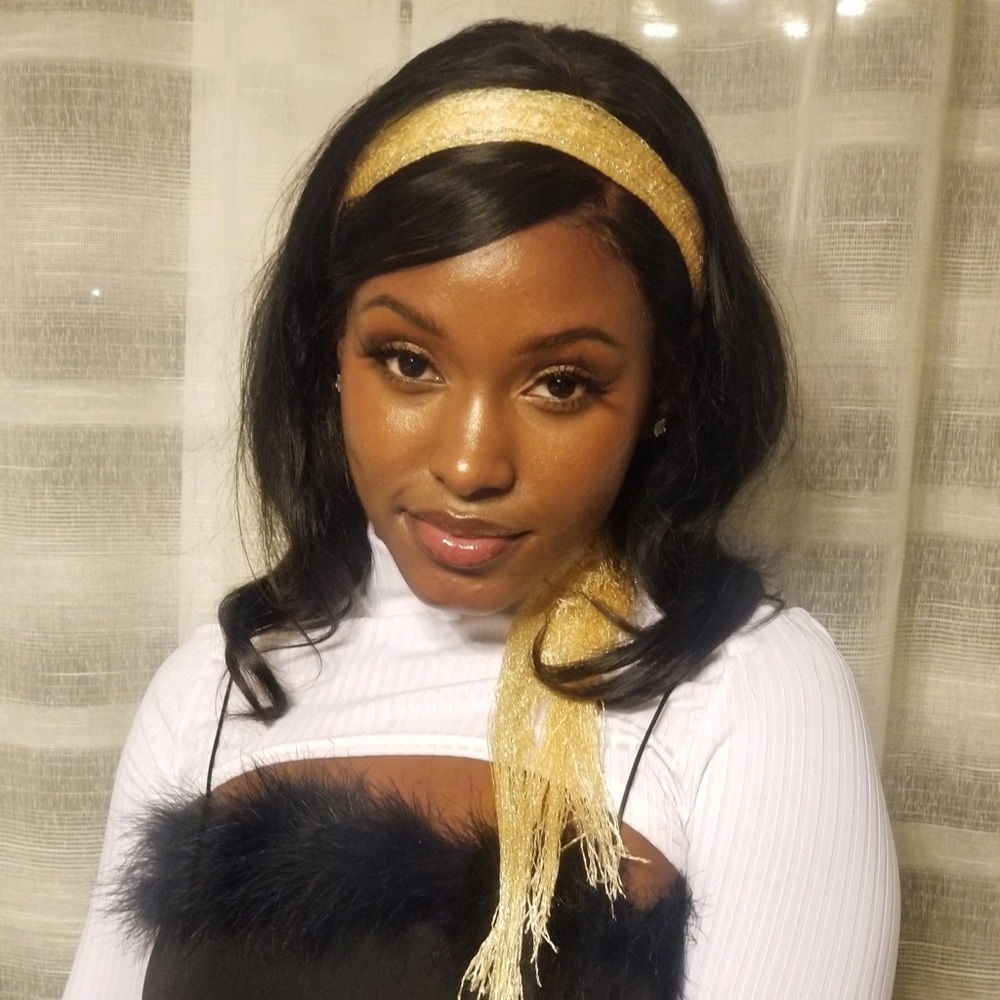 Meet your Posher, Alexia
